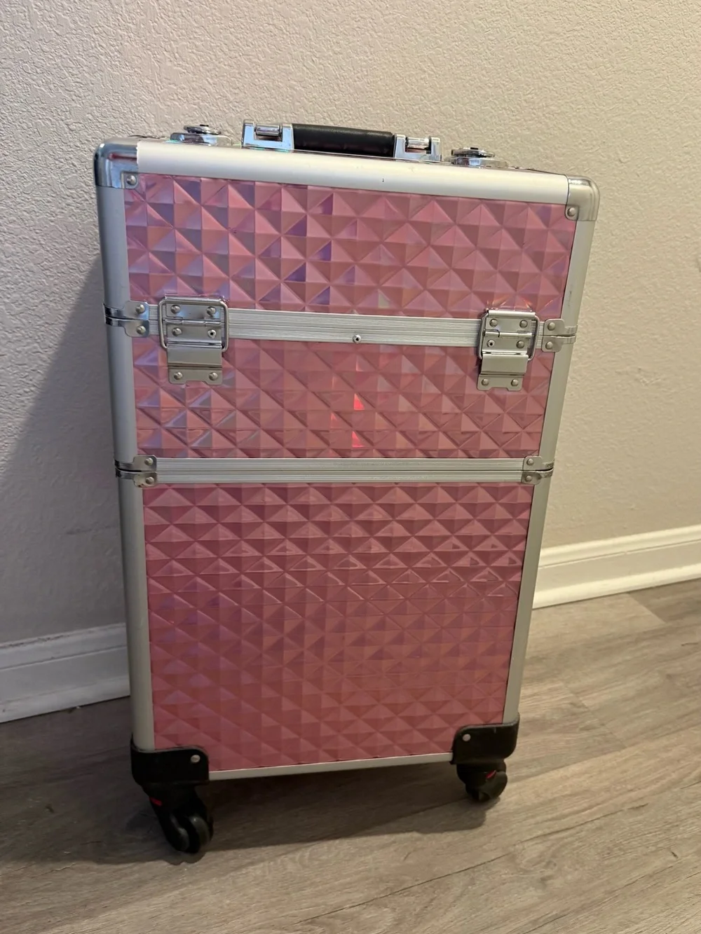 Pink/Silver Aluminum Rolling Makeup Trolley Case w/ Lock, Telescoping Handle
